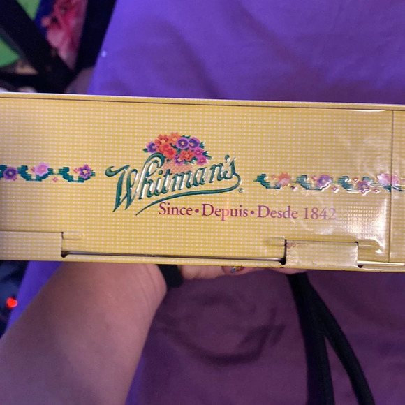 1947 Vintage Whitman's Sampler Tin Hinged Box - Picture 9 of 14